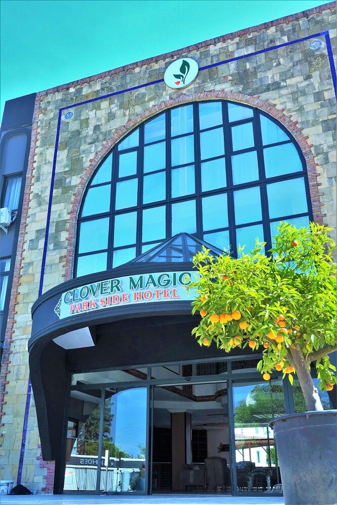 Clover Magic Park Side Hotel - 2