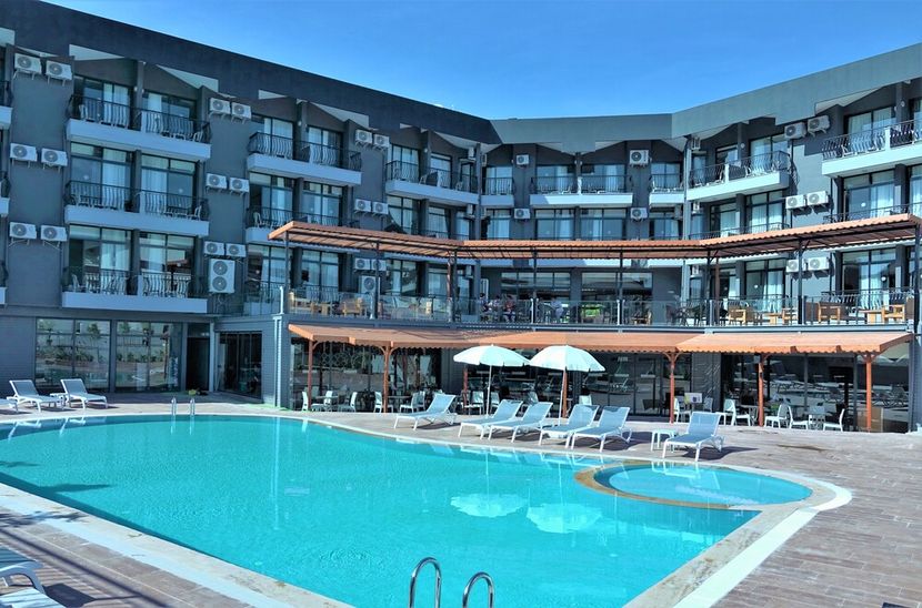 Clover Magic Park Side Hotel - 1