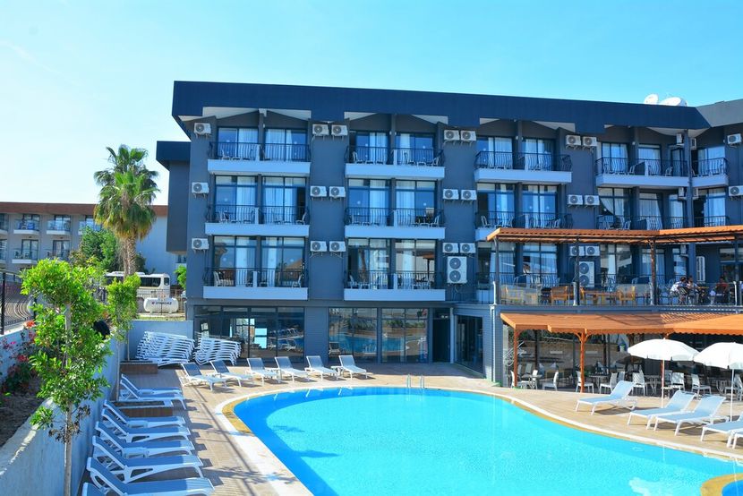 Clover Magic Park Side Hotel - 3