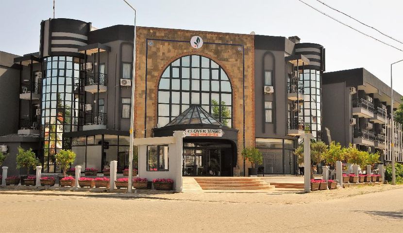 Clover Magic Park Side Hotel - 4