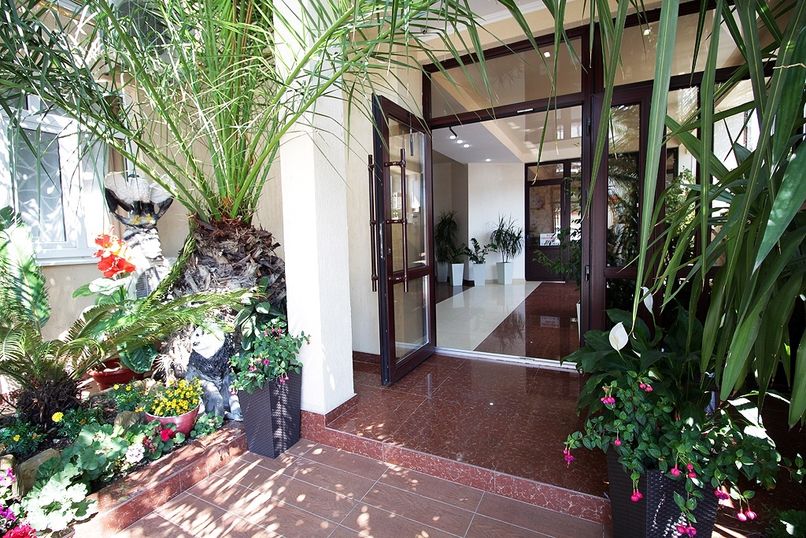 ТРИ ПАЛЬМЫ, отель - 1