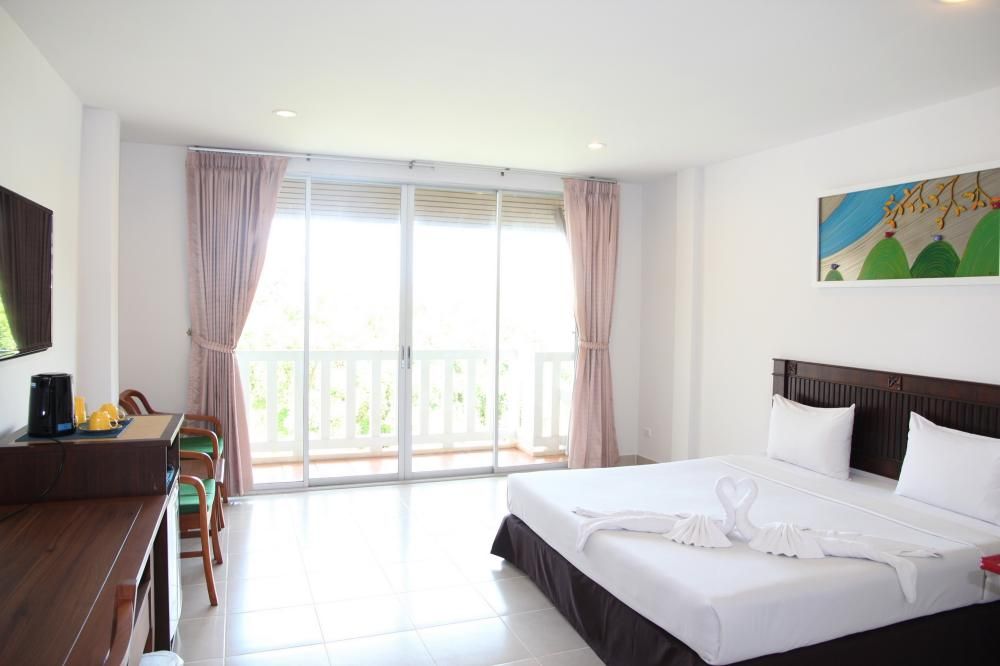 KARON LIVING ROOM HOTEL - 13