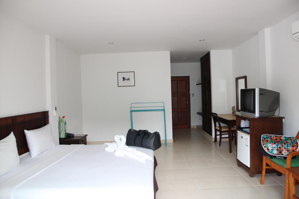 KARON LIVING ROOM HOTEL - 11