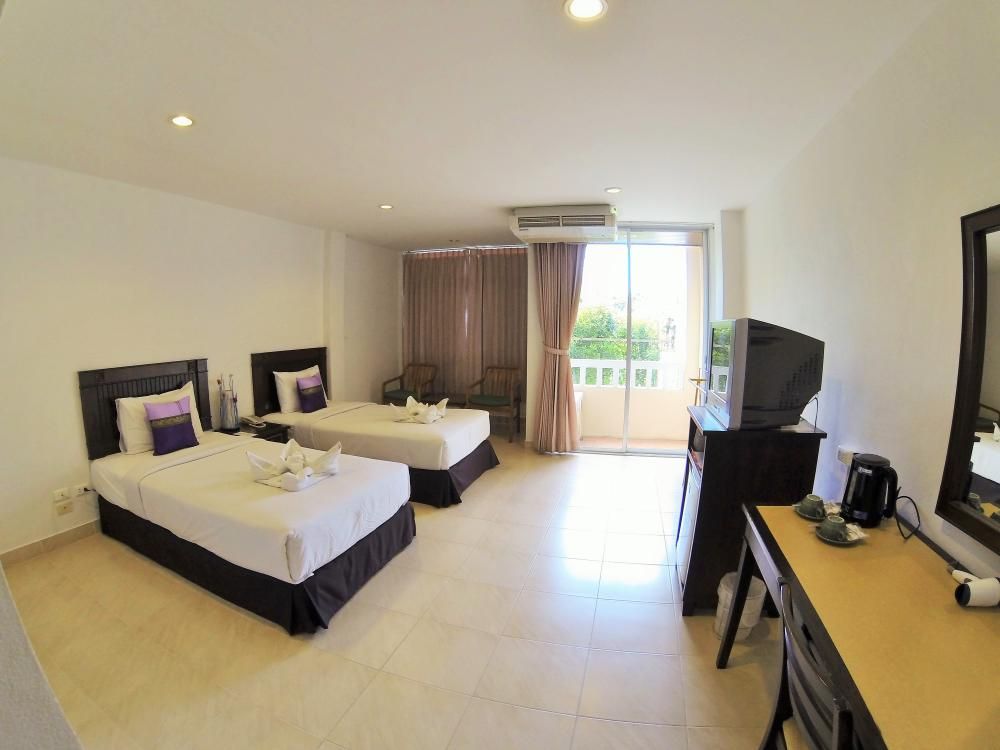 KARON LIVING ROOM HOTEL - 10