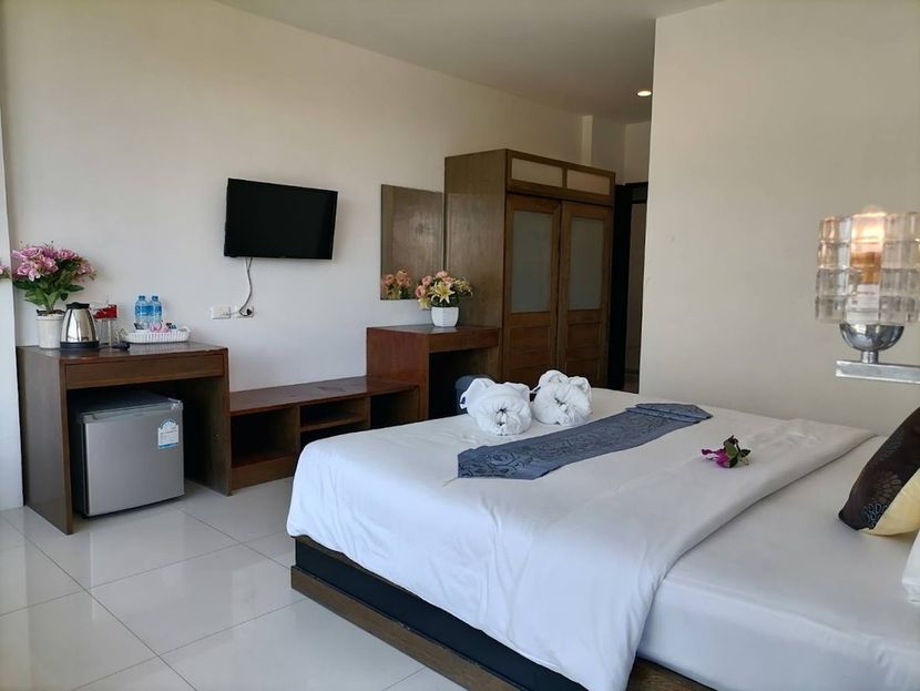 NJ PATONG HOTEL - 1