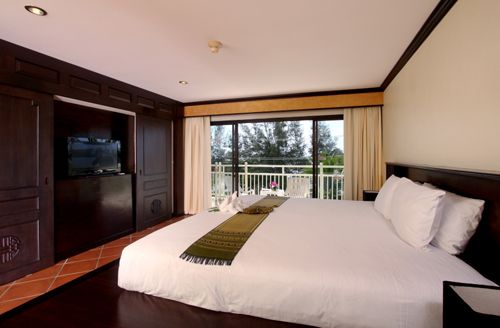 THE FRONT VILLAGE - 76