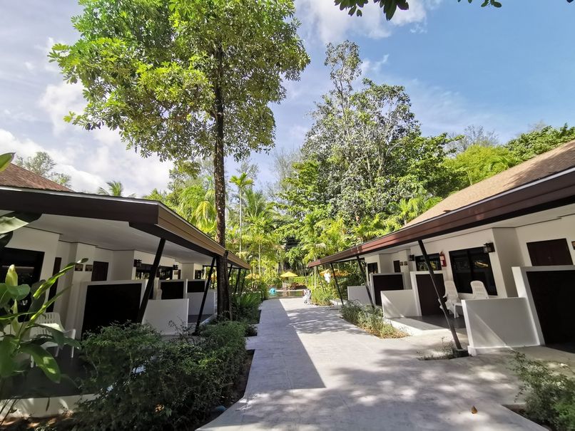 NAIYANG BEACH RESORT AND SPA - 5