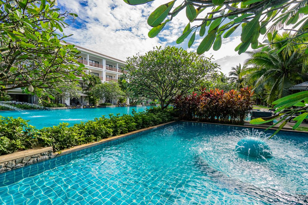 NAITHONBURI BEACH RESORT - 8