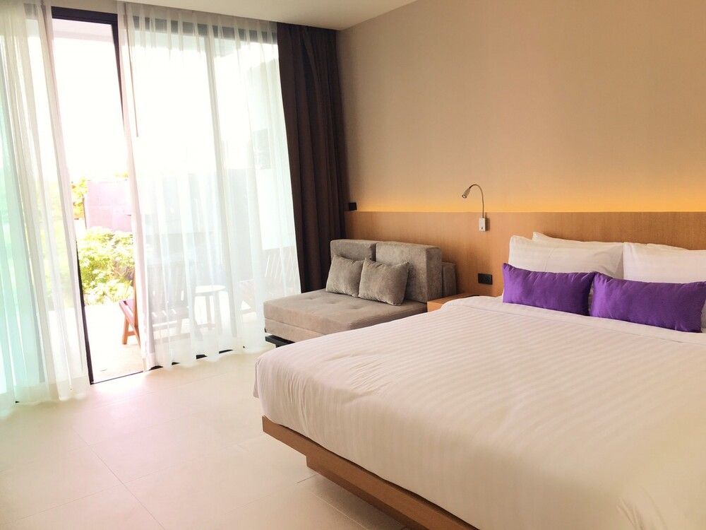 THE LUNAR PATONG - 80