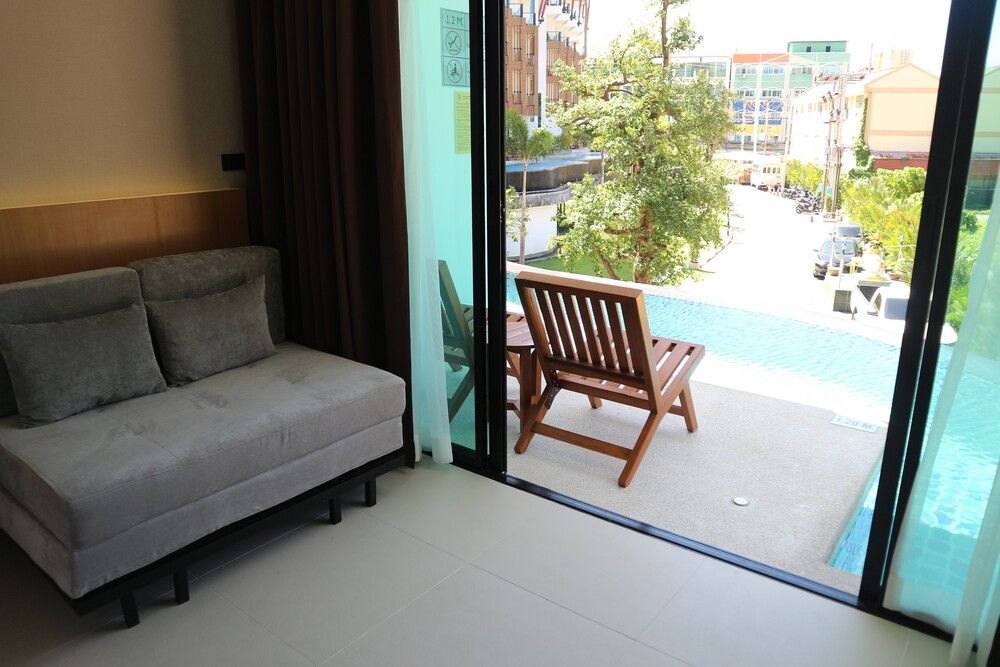 THE LUNAR PATONG - 74