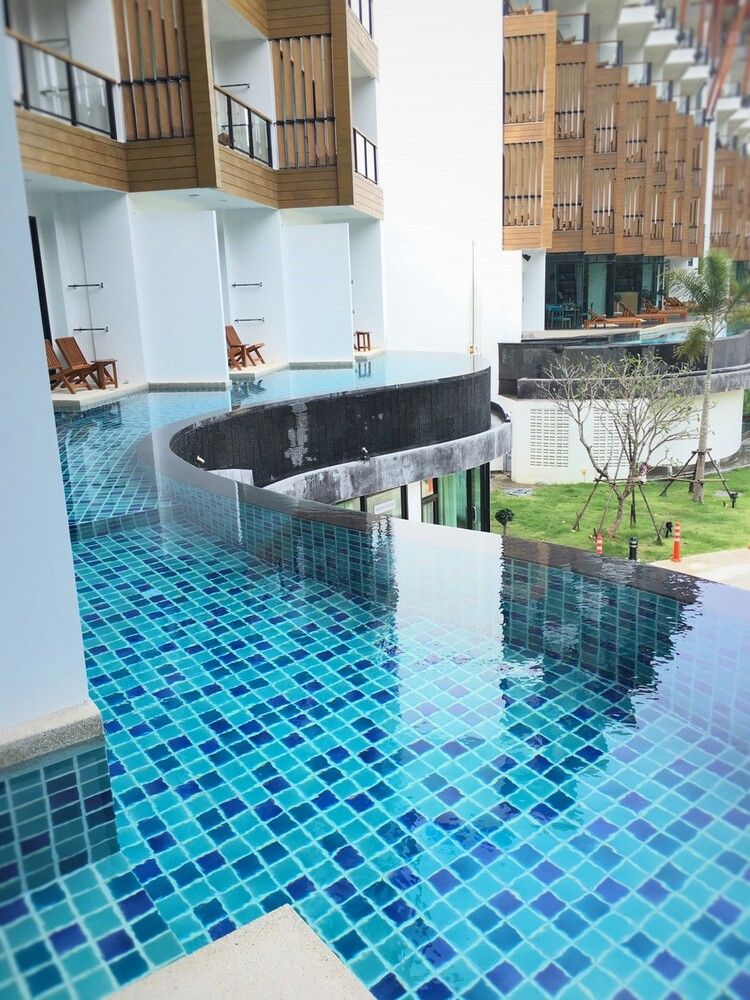 THE LUNAR PATONG - 72