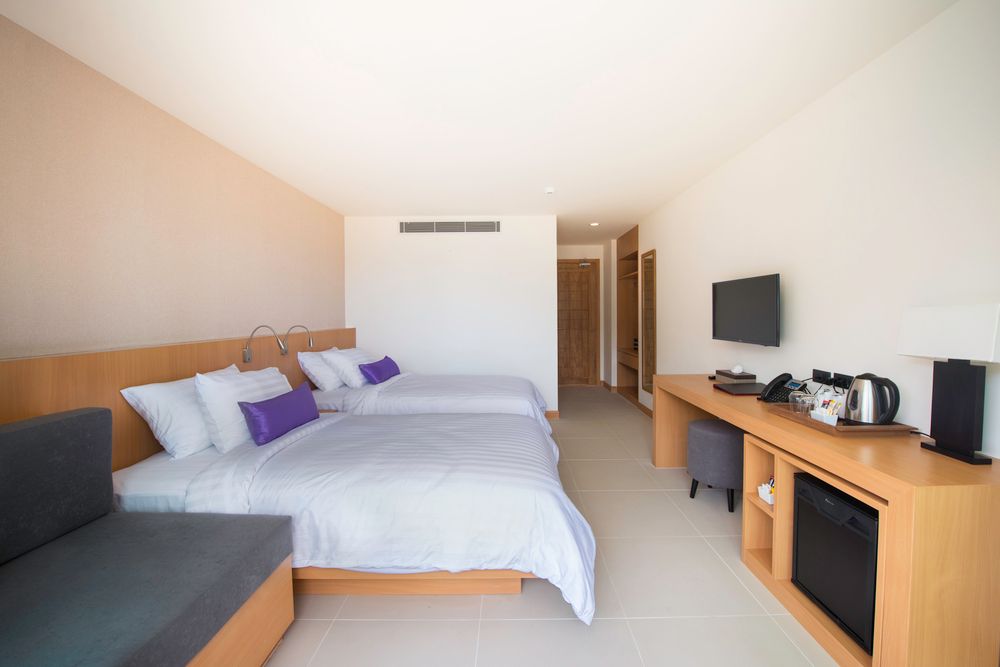 THE LUNAR PATONG - 50