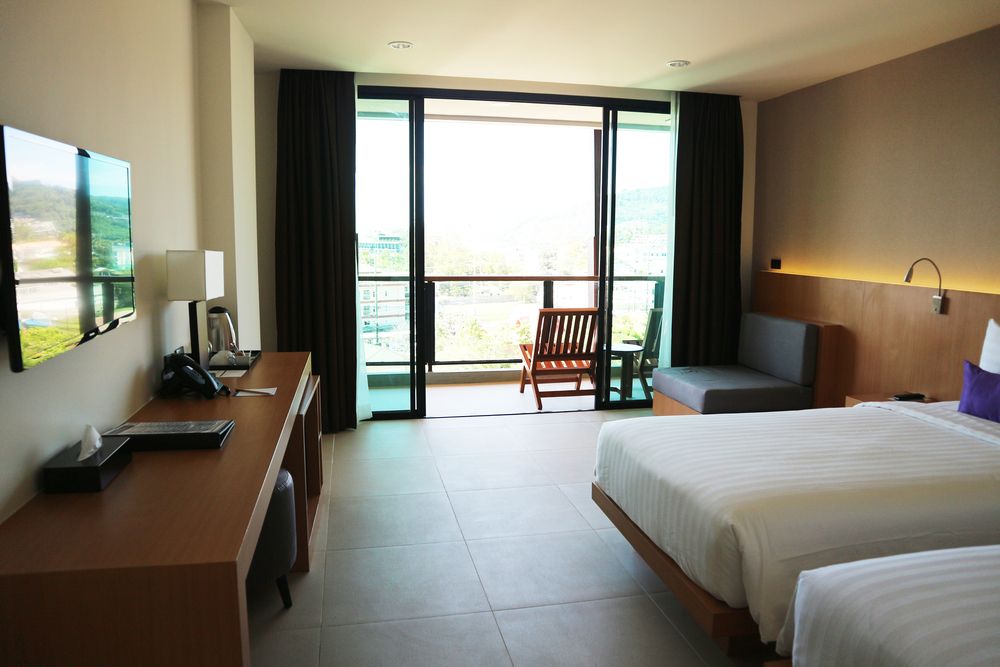 THE LUNAR PATONG - 40