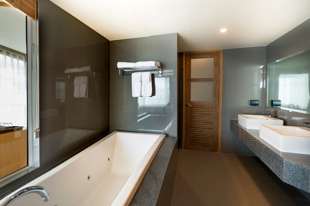 THE LUNAR PATONG - 30