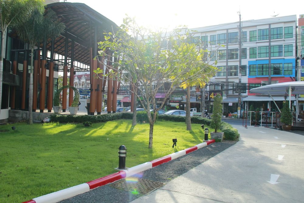 THE LUNAR PATONG - 9