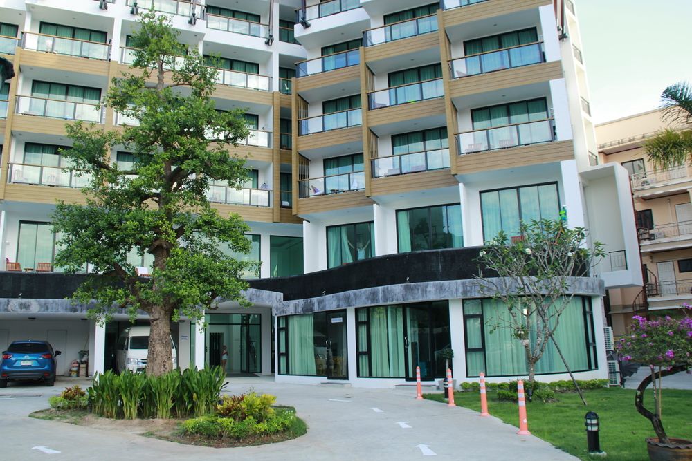 THE LUNAR PATONG - 4