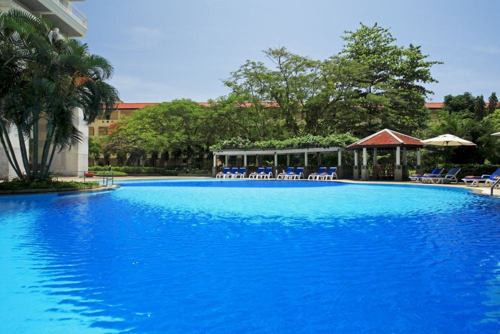 WATERFRONT SUITES PHUKET BY CENTARA - 9