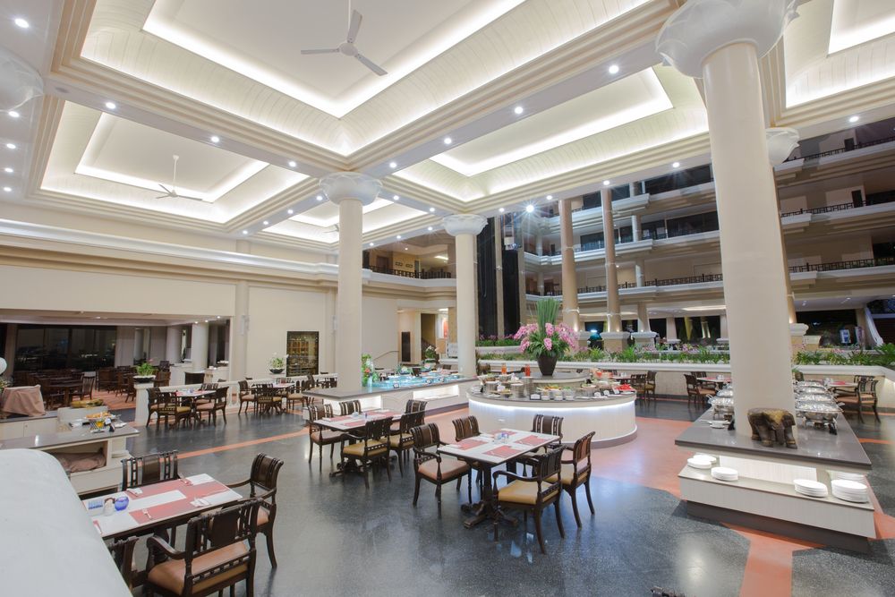 BEYOND RESORT KATA - 20