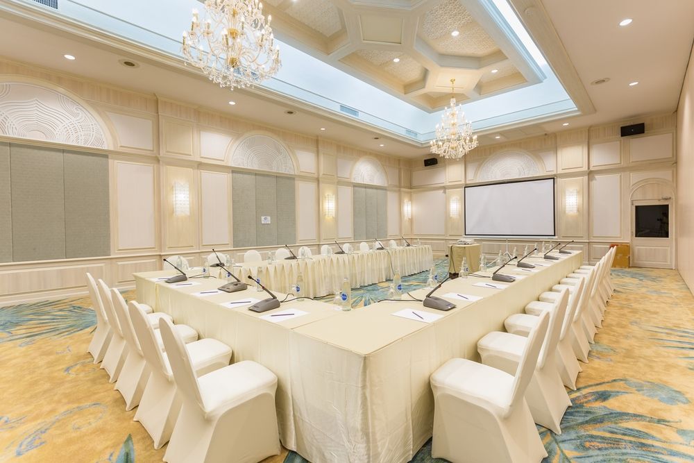 BEYOND RESORT KATA - 32