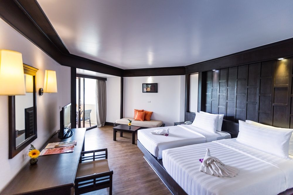 BEYOND RESORT KATA - 38