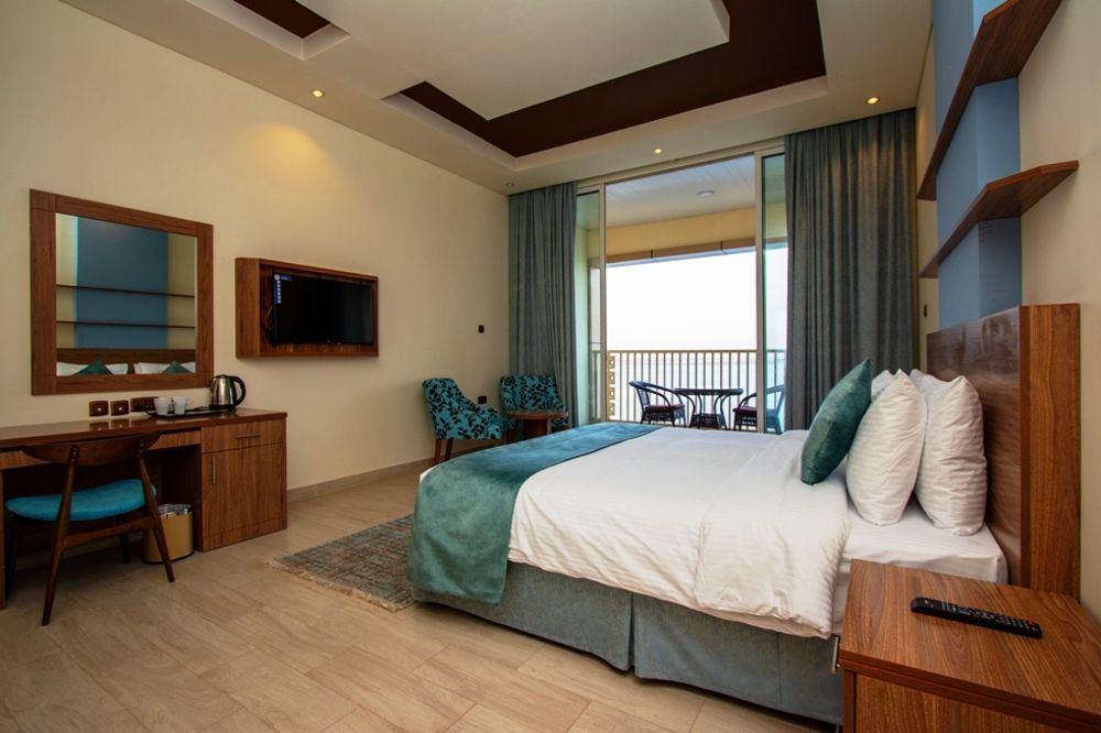 FLAMINGO BEACH RESORT - 13