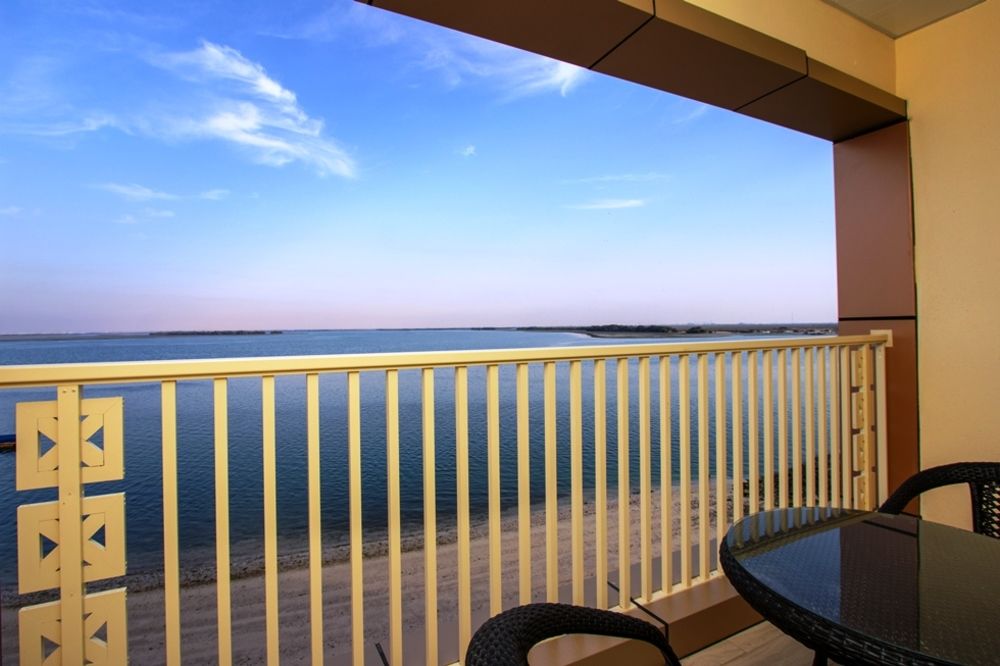 FLAMINGO BEACH RESORT - 18