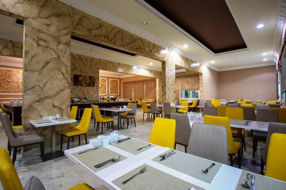 FLAMINGO BEACH RESORT - 3