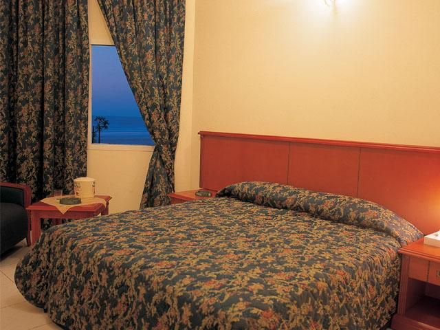 UMM AL QUWAIN BEACH HOTEL - 8