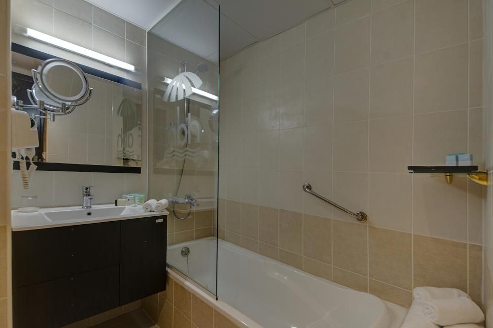 AJMAN BEACH HOTEL - 9