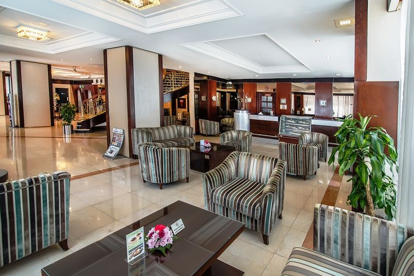 LANDMARK SUMMIT HOTEL - 4