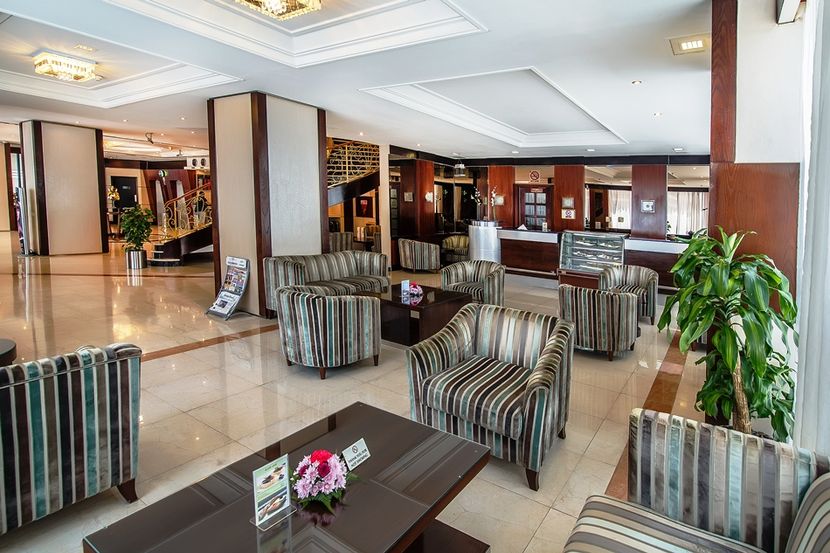 LANDMARK SUMMIT HOTEL - 4