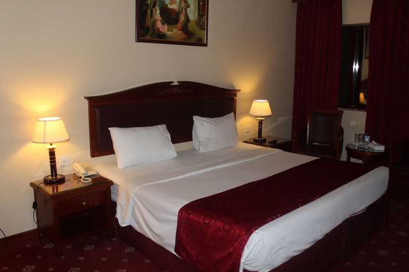 MOUNT ROYAL HOTEL - 4