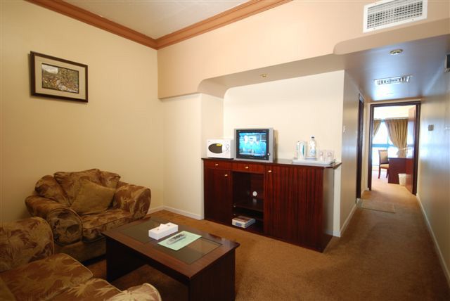 AL BUSTAN HOTEL FLATS - 10