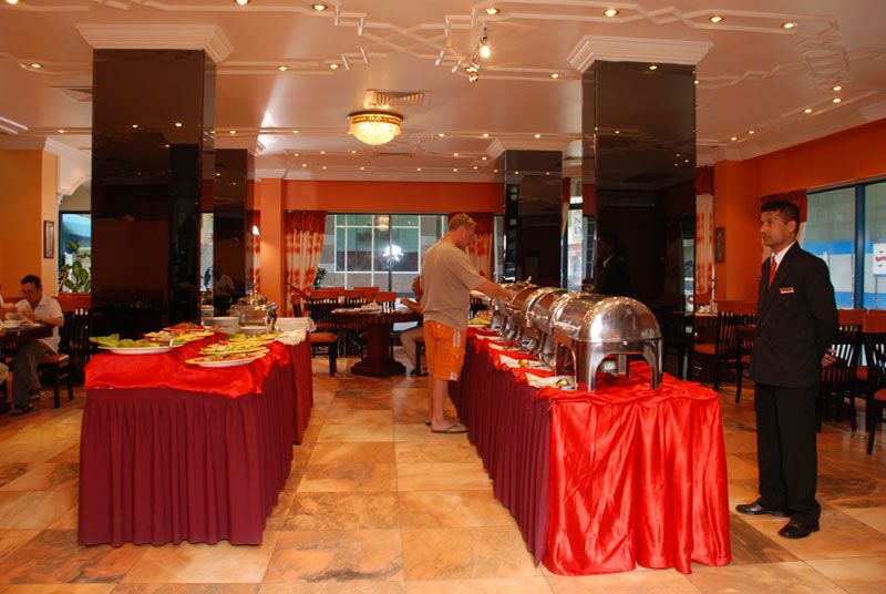 AL BUSTAN HOTEL FLATS - 8