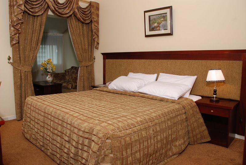 AL BUSTAN HOTEL FLATS - 12