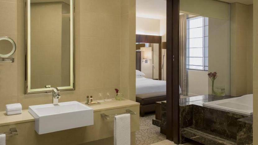 SHERATON DUBAI MALL OF THE EMIRATES HOTEL - 4