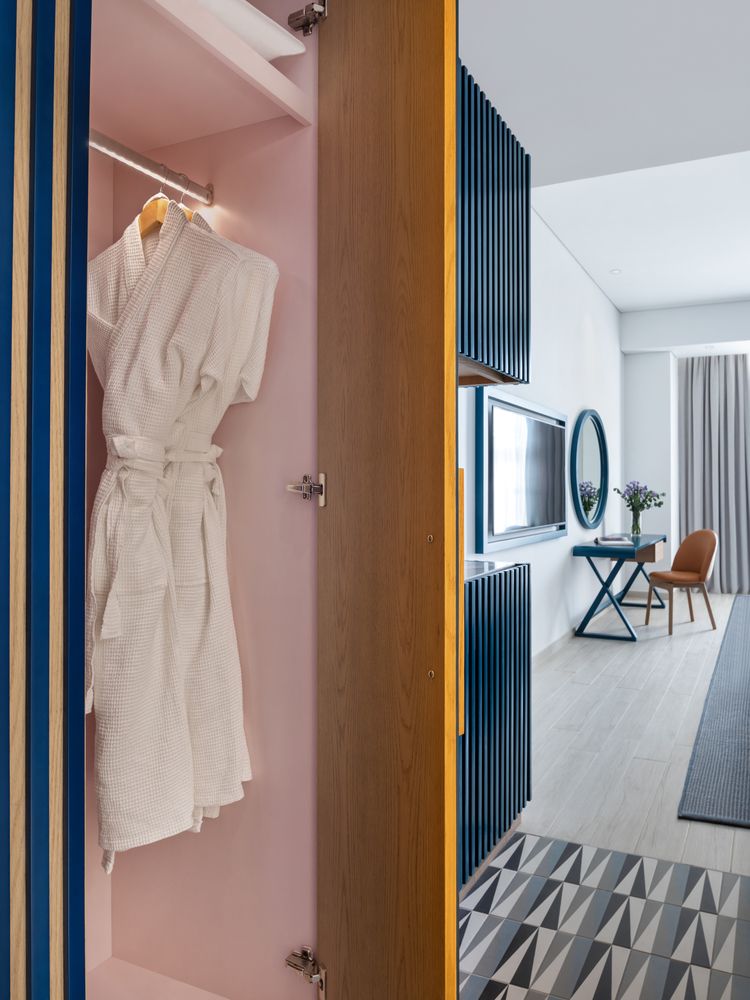 C CENTRAL RESORT - 14