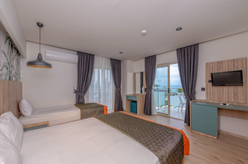 Lims Bonadea Beach Hotel - 18