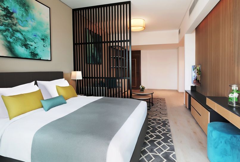 MILLENNIUM EXECUTIVE MONTROSE - 6