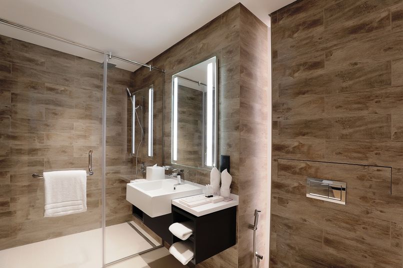 MILLENNIUM EXECUTIVE MONTROSE - 5