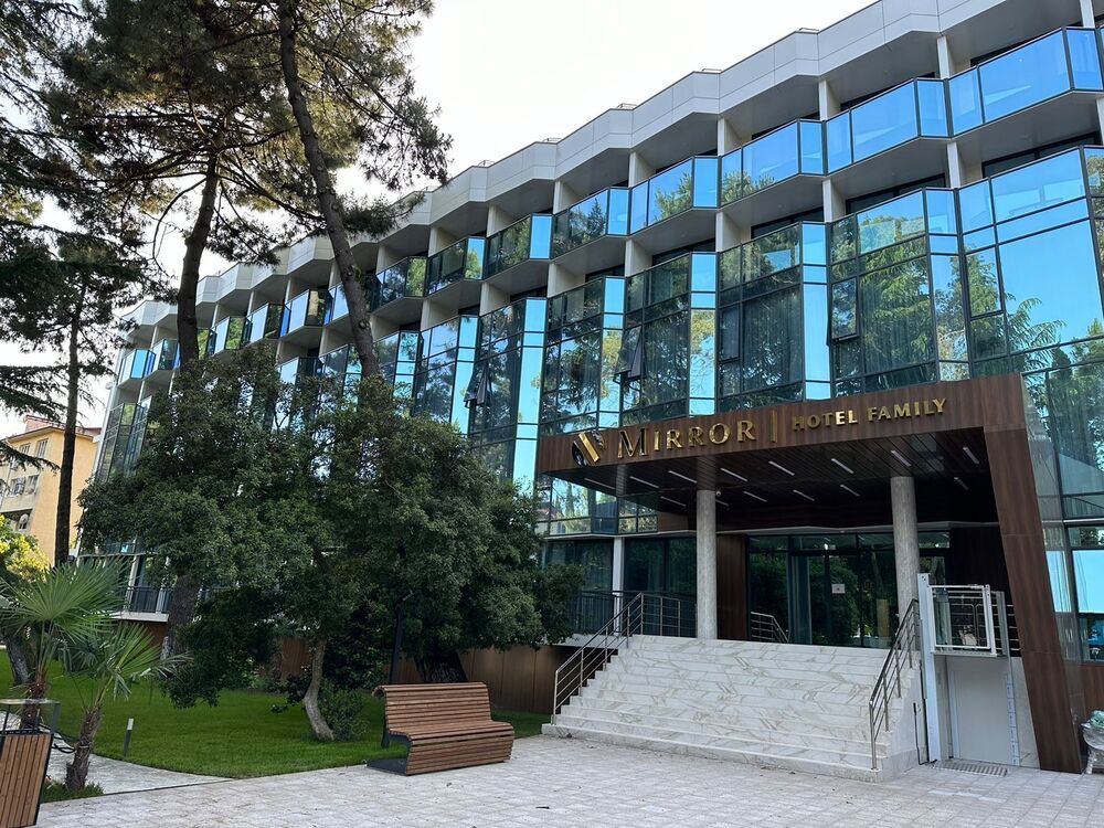 MIRROR FAMILY, апарт-отель - 1
