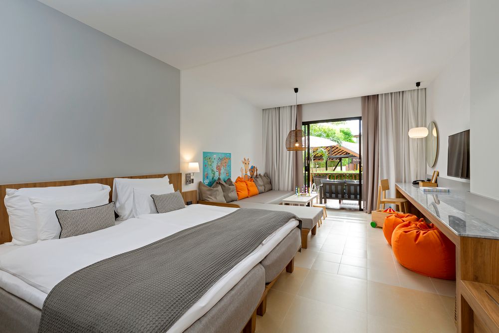 SUNWING  KAMALA BEACH - 88