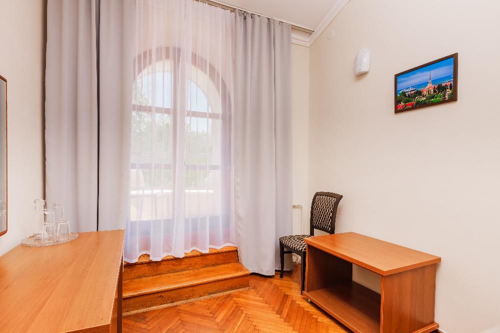 ГРАНД-ОТЕЛЬ, отель (бывш. им. Мориса Тореза) - 24