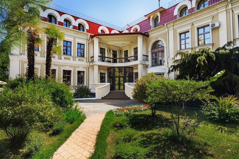 ГРАНД-ОТЕЛЬ, отель (бывш. им. Мориса Тореза) - 1