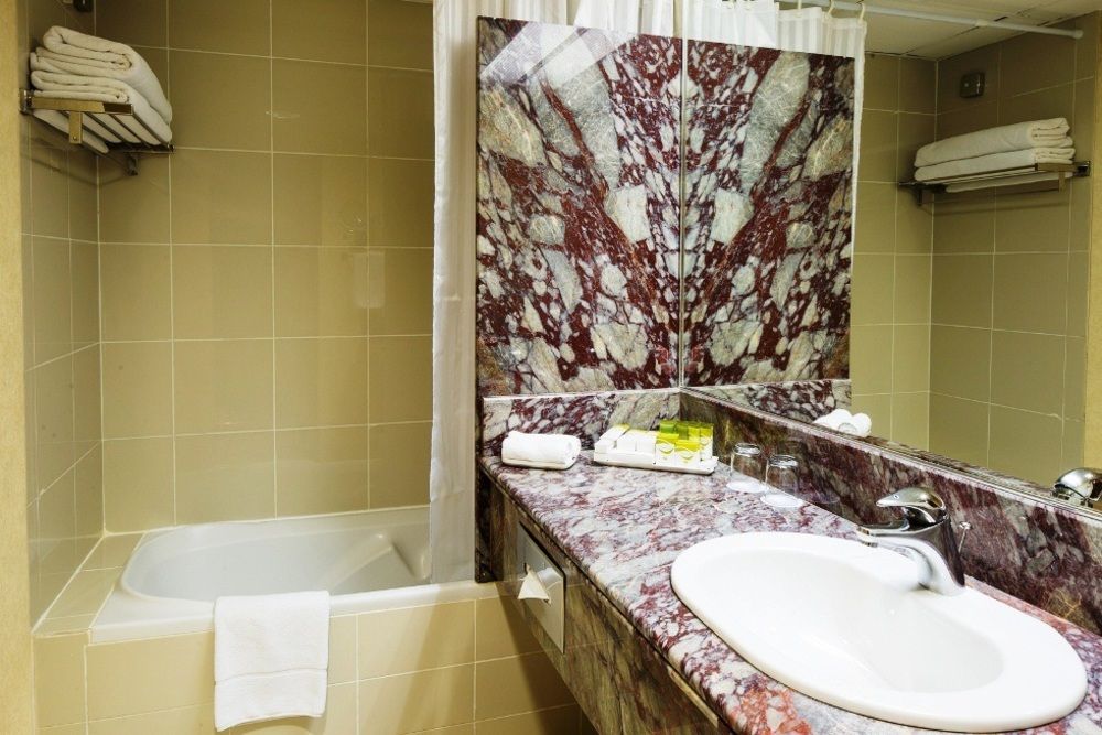 NOVEL HOTEL CITY CENTER - 32