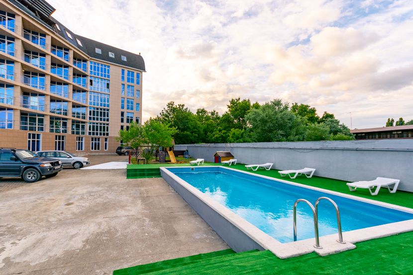 КРИСТАЛЛ АППАРТ, отель (ex. CRYSTAL DELUXE HOTEL, отель) - 1