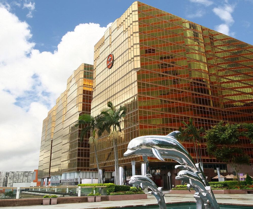 THE ROYAL PACIFIC HOTEL AND TOWERS - 1