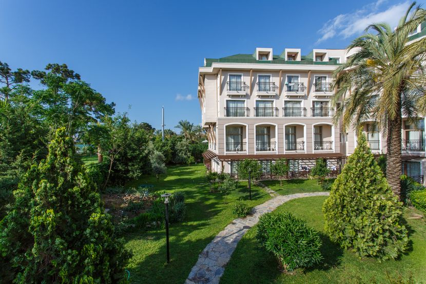 Lucida Beach Hotel - 2