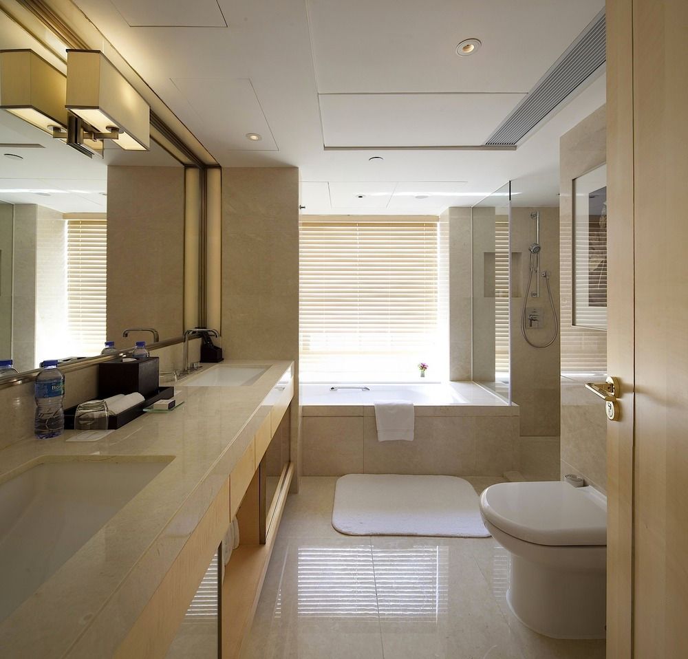 THE ROYAL GARDEN HOTEL - 52