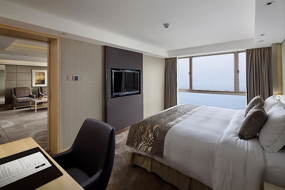 THE ROYAL GARDEN HOTEL - 38